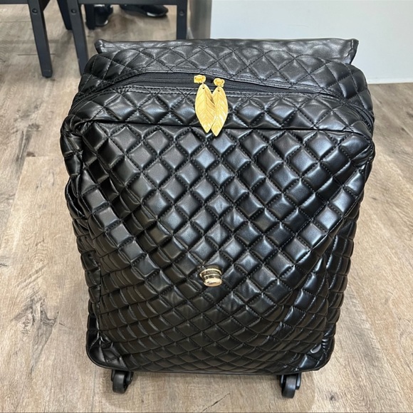 ONE HOUR SALE✨✨✨Quilted Faux leather Fabulous Travel Rolling bag JUST 2 LEFT - Picture 9 of 10